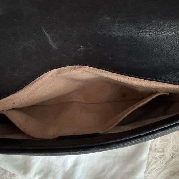 🌟Rare Gucci🌟 Pearl Bag with Gold Chain
Shoulder/ crossbody / belt bag - Picture 7 of 8